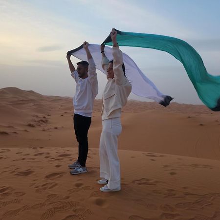 RiadSuerteloca Merzouga Hassilabied Zewnętrze zdjęcie The flag of the United Arab Emirates