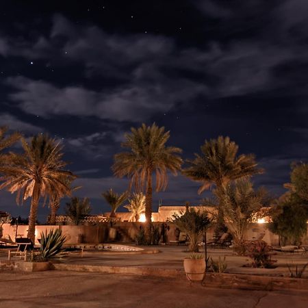 RiadSuerteloca Merzouga Hassilabied Zewnętrze zdjęcie Al-Qatif at night