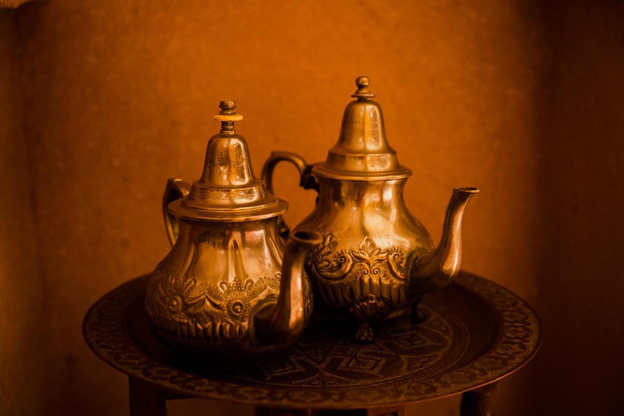 RiadSuerteloca Merzouga Hassilabied Zewnętrze zdjęcie Teapots in Morocco