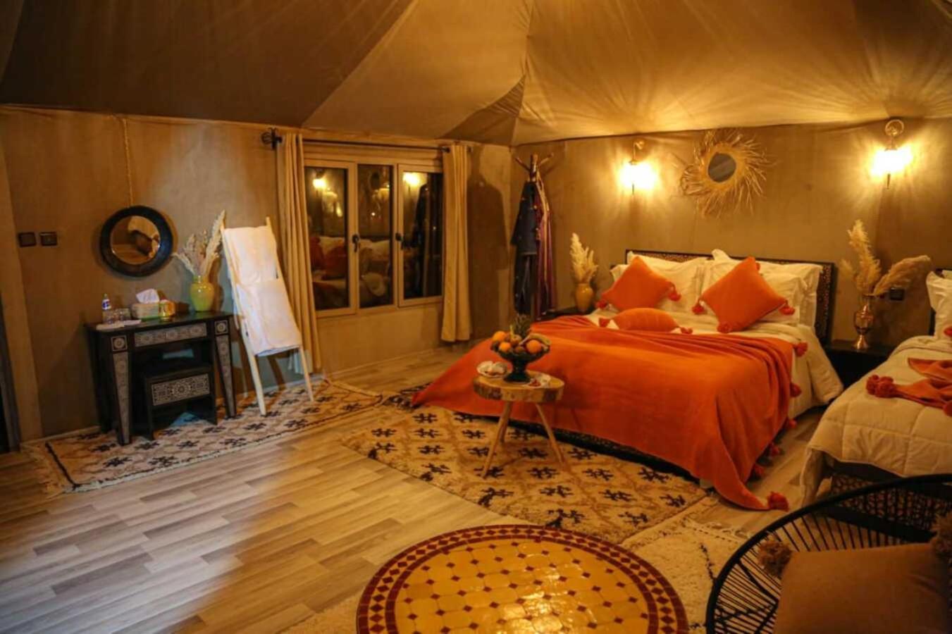 RiadSuerteloca Merzouga Hassilabied Zewnętrze zdjęcie Interior of a luxury tent