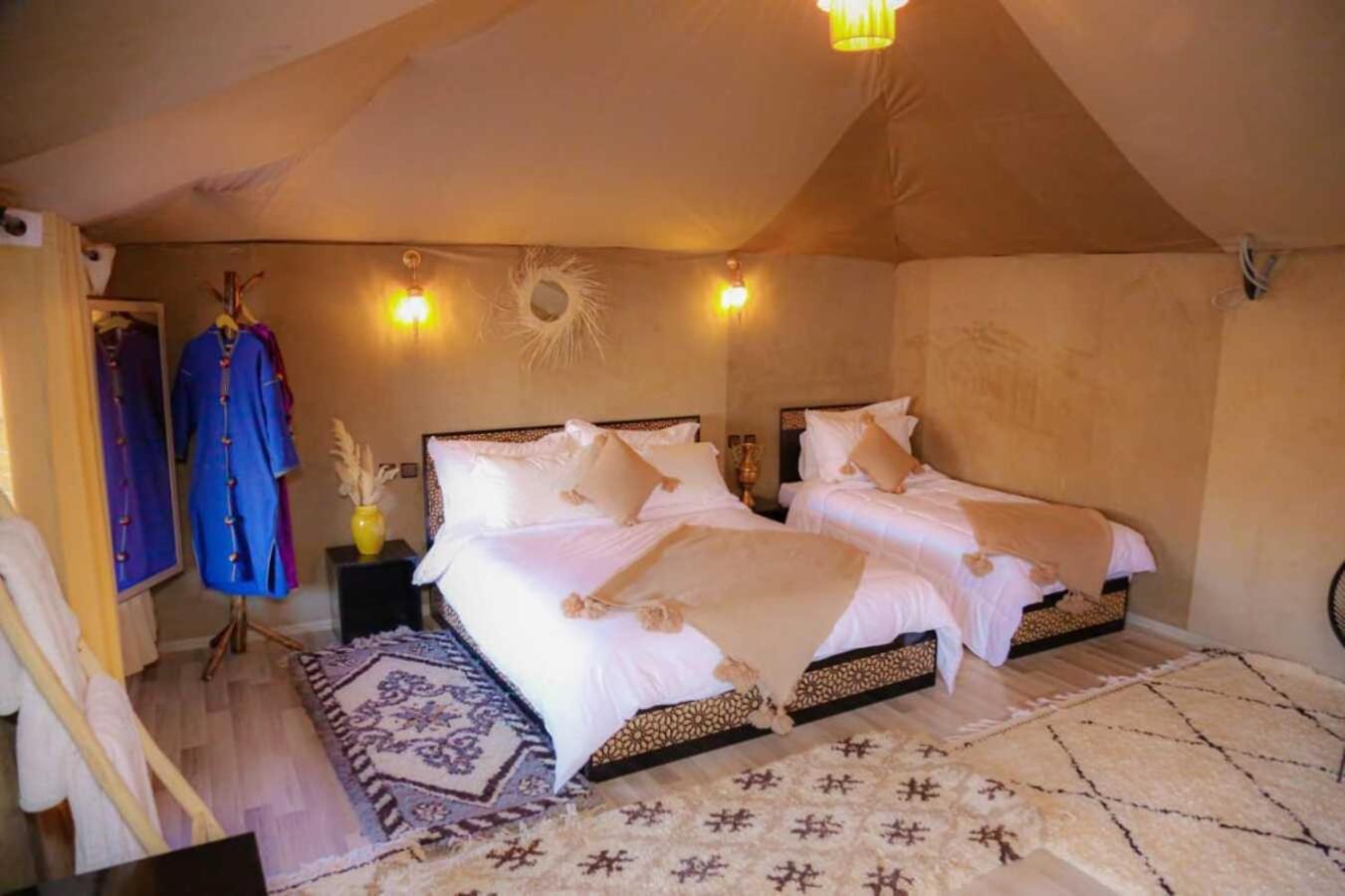 RiadSuerteloca Merzouga Hassilabied Zewnętrze zdjęcie Luxury tent interior