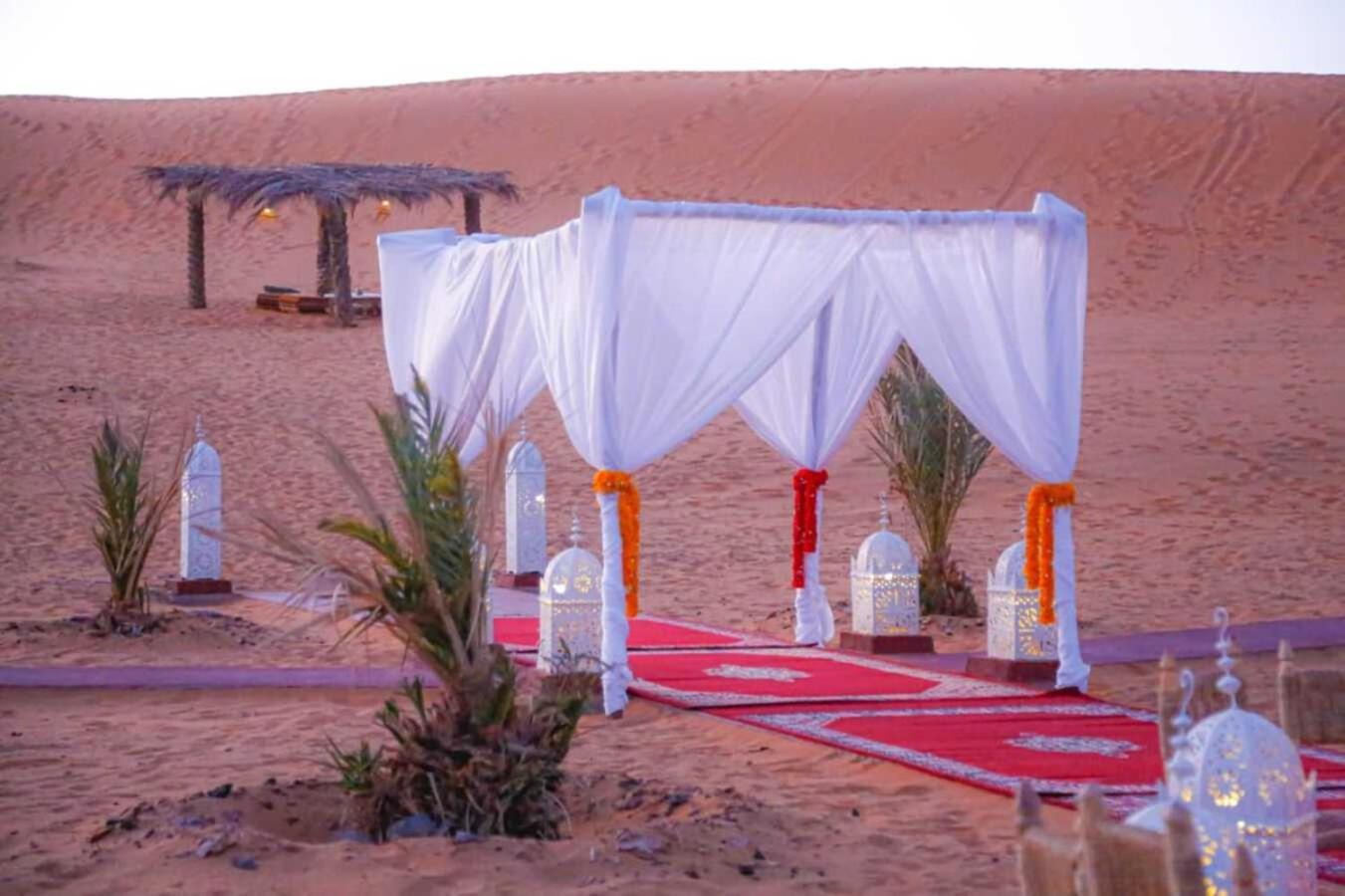 RiadSuerteloca Merzouga Hassilabied Zewnętrze zdjęcie A tent in the desert