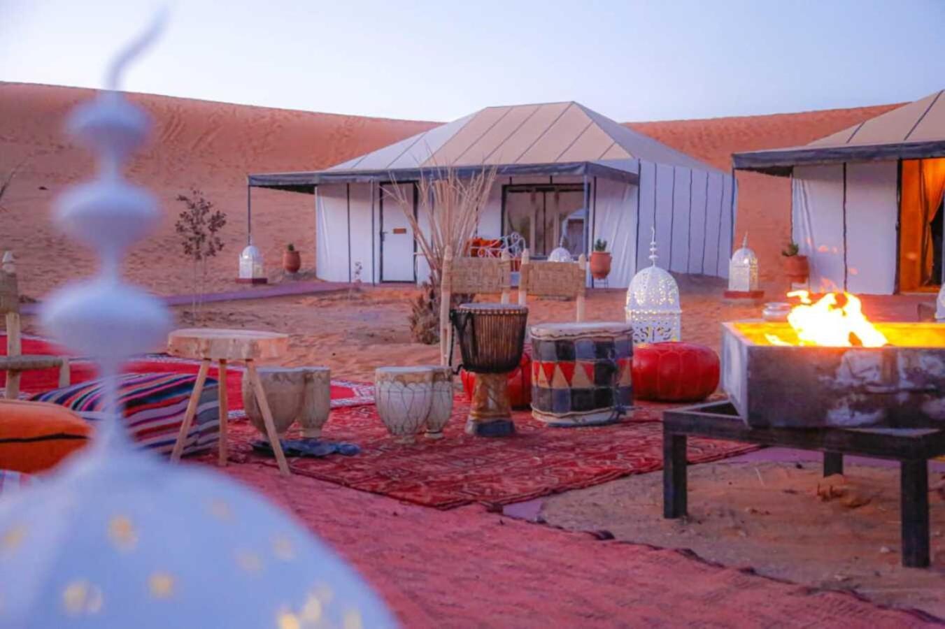 RiadSuerteloca Merzouga Hassilabied Zewnętrze zdjęcie A luxury desert camp in the Sahara