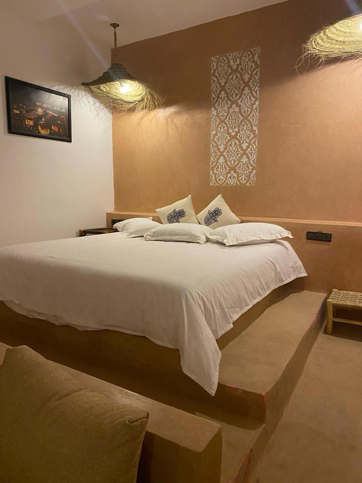 RiadSuerteloca Merzouga Hassilabied Zewnętrze zdjęcie A guest room at the hotel