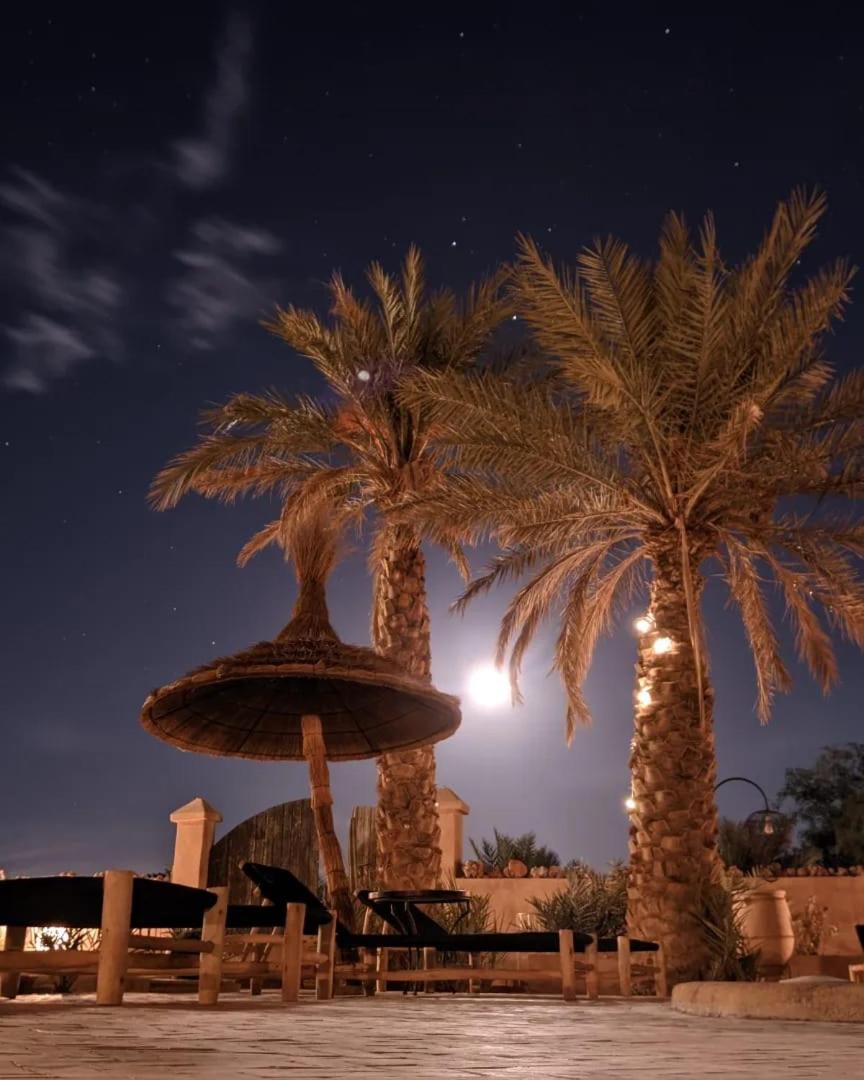 RiadSuerteloca Merzouga Hassilabied Zewnętrze zdjęcie Fountain at the Oasis of Mara